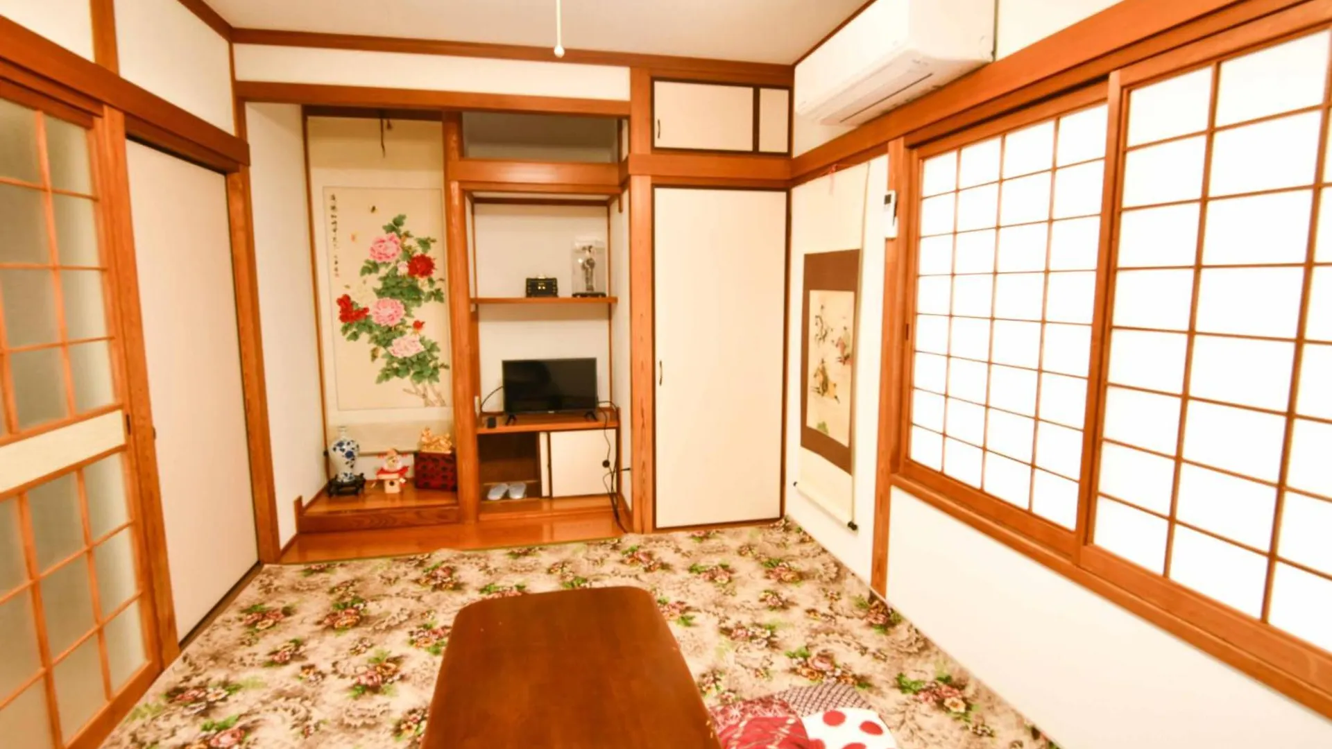 媛楽園 松山中心地及び道後温泉に近い家族やグループ旅行の多人数が泊まれる快適な宿 Japan